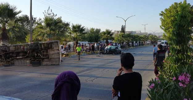 Denizli'de İşçi Servisi İle Otomobil Çarpışması Sonucunda 14 İşçi Yaralandı