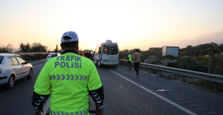 Denizli'de Kamyon Minibüse Çarptı: Bir Ölü