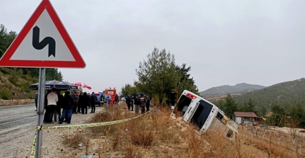 Denizli'de Midibüs Şarampole Devrildi: 1 Kişi Öldü, 27 Yaralı!