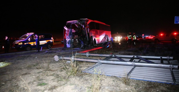 Denizli'de Otobüs ve Minibüs Kazası: 1 Ölü, 14 Yaralı