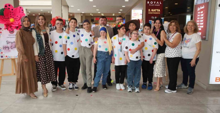 Denizli'de Özel Eğitim Öğrencilerinin Sergisi Beğeni Topladı