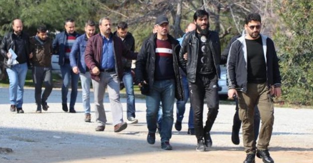 Denizli'de Suriyeli Ailelerin Evlerine Silahlı Soygun Düzenleyen Zanlılar Yakalandı
