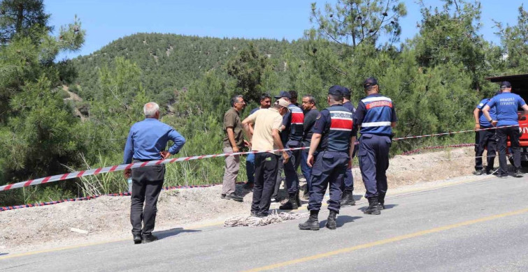 Denizli'de Uçuruma Düşen Traktörün Sürücüsü Hayatını Kaybetti