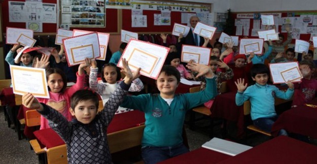 Deprem Bölgelerinde Yarı Yıl Tatili Uzatıldı