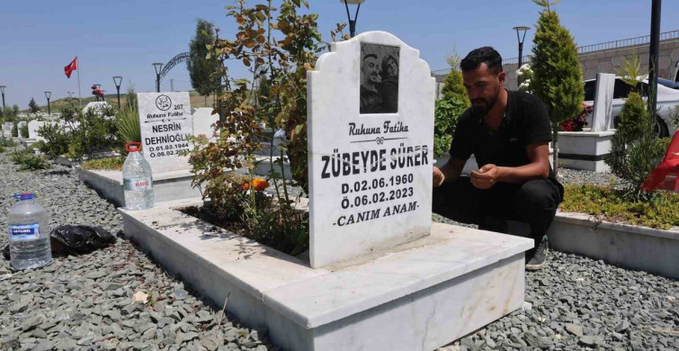 Deprem Mezarlığında Hüzünlü Bir Anneler Günü