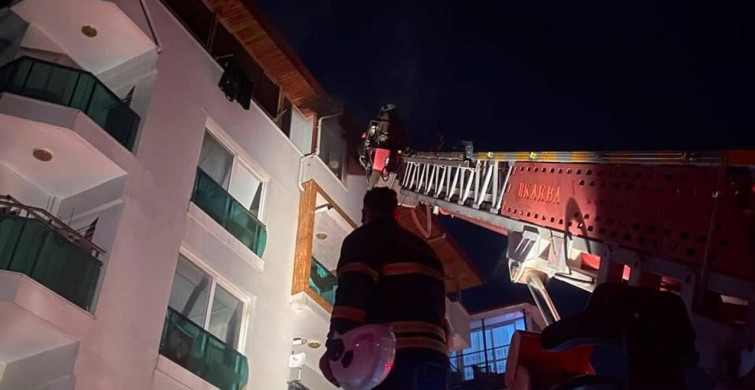 Depremde ailesini kaybeden kişinin evi yangında kullanılamaz hale geldi