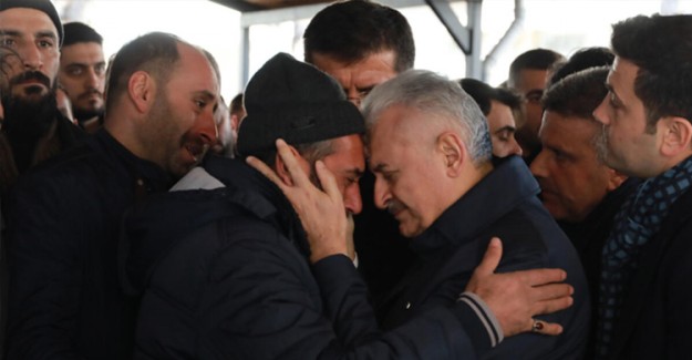Depremde Hayatını Kaybeden 2 Kardeş Aynı Tabuta Konuldu