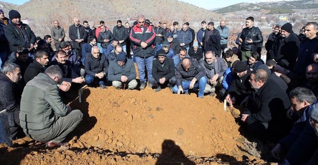 Depremde Hayatını Kaybedenler Son Yolculuğuna Uğurlandı