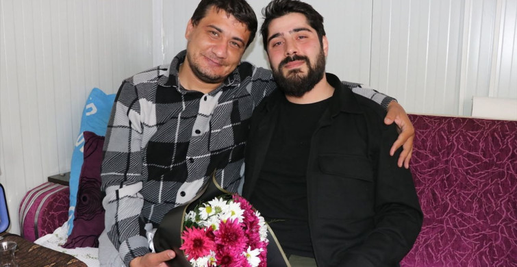 Depremden 149 Saat Sonra Kurtarılan Mustafa Esmergil, Ekibiyle Buluştu