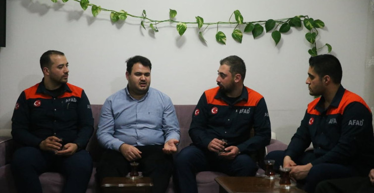 Depremzede Aşçı Salih Deniz, AFAD Ekibiyle Bir Araya Geldi
