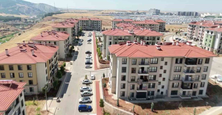 Depremzedelerden Baykar konutlarına tam not