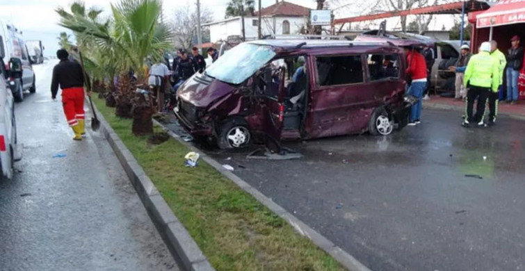Depremzedelere yardıma gitmek için yola çıkan itfaiye aracı kaza yaptı