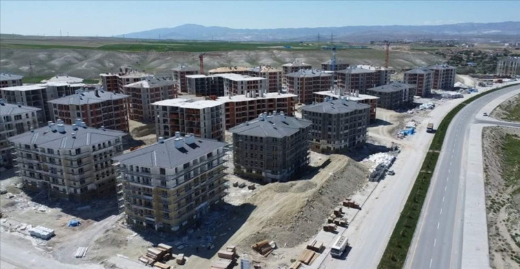 Depremzedelerin rahatı için düğmeye basıldı: 20 bin konutun temelleri resmen atılıyor