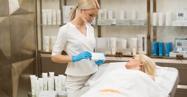 Dermatolojide Yeni Uygulama Aquashine