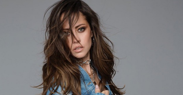 Derya Uluğ'dan Sosyal Medyayı Sallayan Ofsayt Cevabı