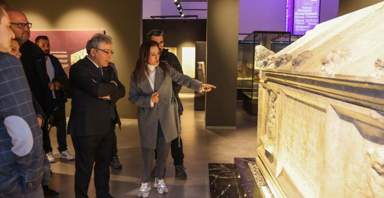 DEÜ Rektörü Prof. Dr. Yılmaz İznik’teki Arkeolojik Kazı Alanını Ziyaret Etti