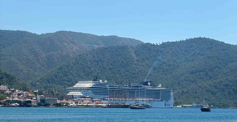 Dev yolcu gemisi msc divina, marmaris'e 5 bin yolcu ve mürettebatıyla demir attı