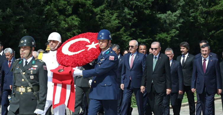 Devlet Erkanı Anıtkabir'i Ziyaret Etti