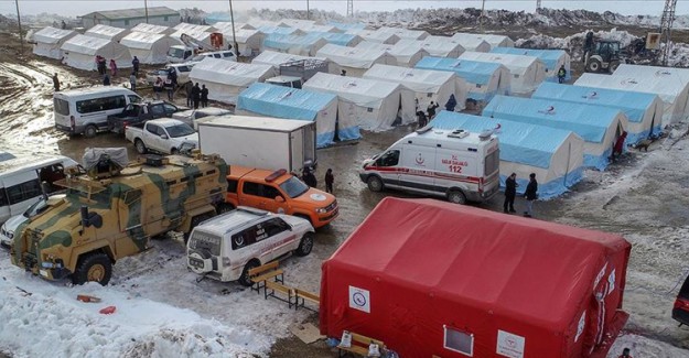 Devletin İmkanları Başkale'de Depremzedeler İçin Seferber Edildi