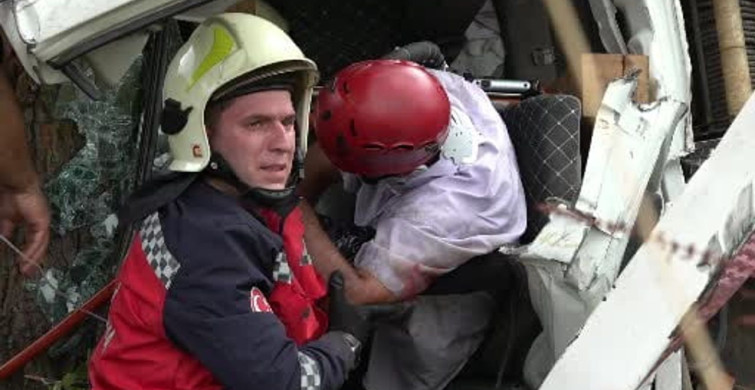 Devrilen çekicide sıkışan sürücü için ekipler seferber oldu