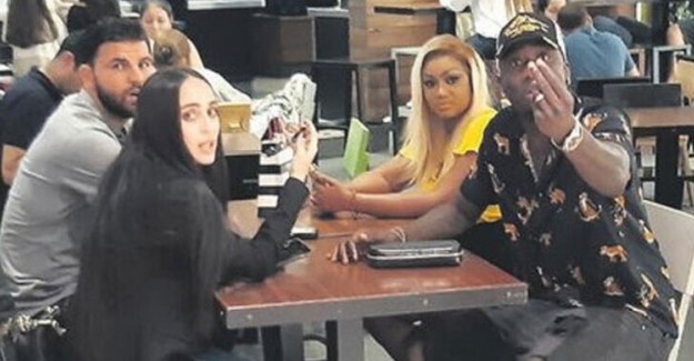 Diagne İstanbul'da Muhabirlere Saldırdı! İşte O Anlar!