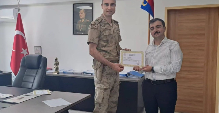 Dicle Kaymakamı Atış, jandarma personeline başarı belgesi takdim etti
