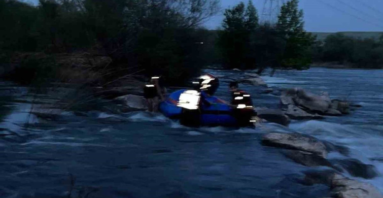 Dicle Nehri'nde Mahsur Kalan Genç Ekiplerce Kurtarıldı