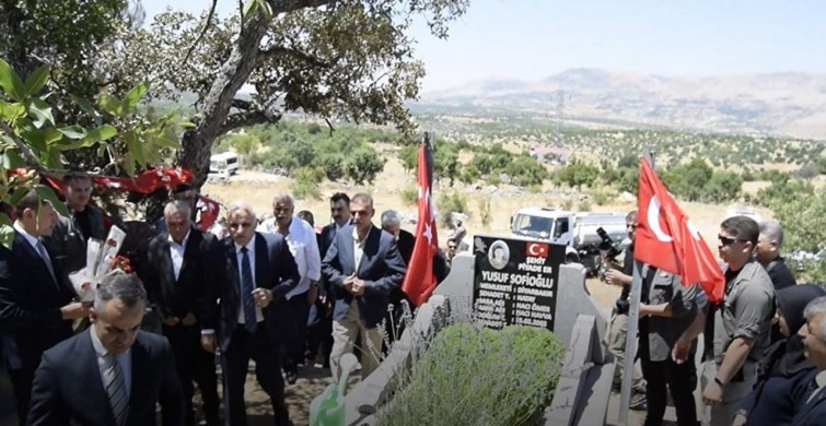 Dicle'de şehitler kabirleri başında anıldı
