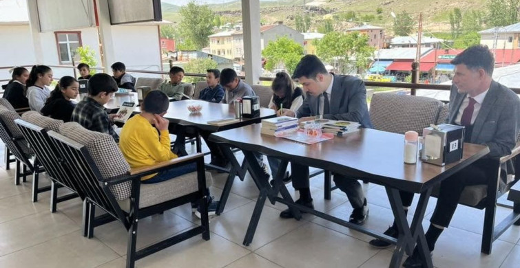 Digor Kaymakamı'ndan Tiyatro Öğrencilerine Destek