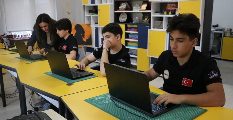 Dijital Eğitimle Geleceği Şekillendiren Öğretmen