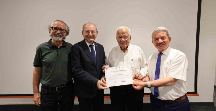 Dijital yetkinlikler kursunu tamamlayan emektarlar sertifikalarını aldı