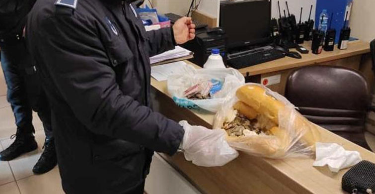 Dilencilerin Topladığı Paralar Ekmeğin İçinden Çıktı