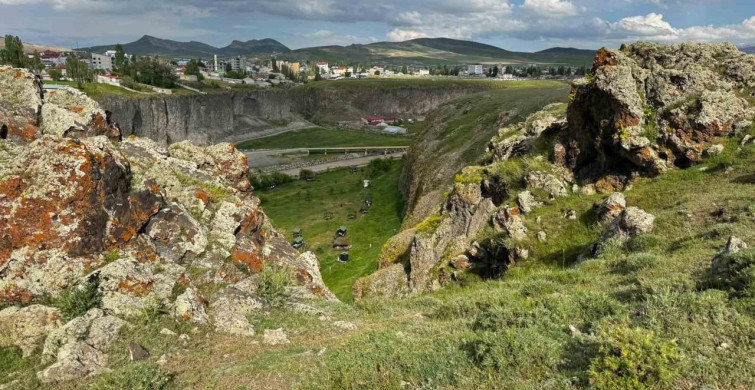 Diyadin kanyonunun doğal güzelliği dron ile görüntülendi