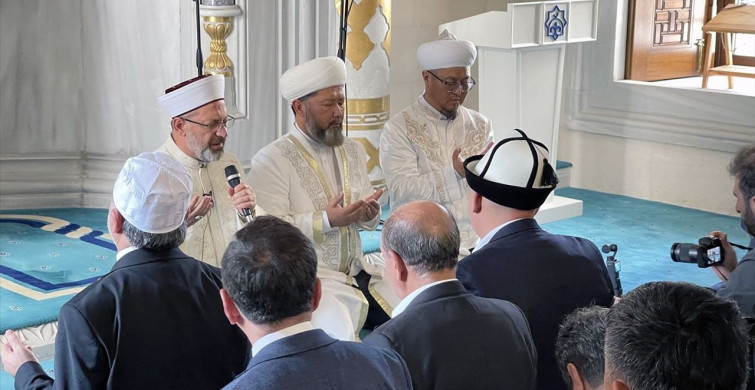 Diyanet İşleri Başkanı Erbaş, Bişkek'teki İmam Serahsi Camisi'nde Cuma Namazı Kıldırdı