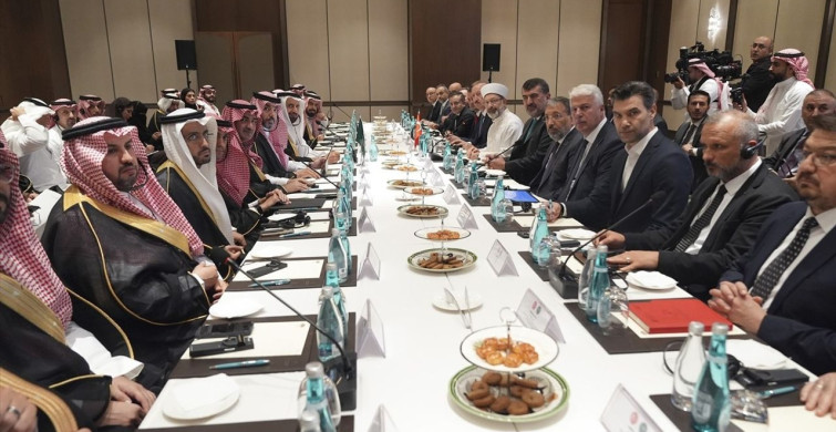 Diyanet İşleri Başkanı Erbaş ve Suudi Bakan Rabia'dan Umre ve Hac İlişkileri Üzerine Önemli Açıklamalar