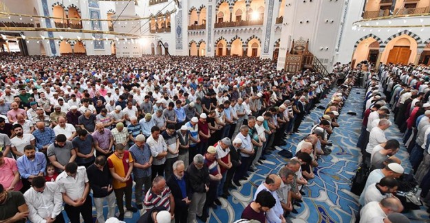 Diyanet İşleri Başkanlığı, İl İl Bayram Namazı Saatlerini Açıkladı