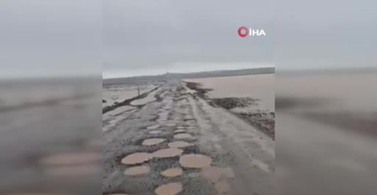 Diyarbakır Çermik'te Bozuk Yollar Sağanakla Dolu