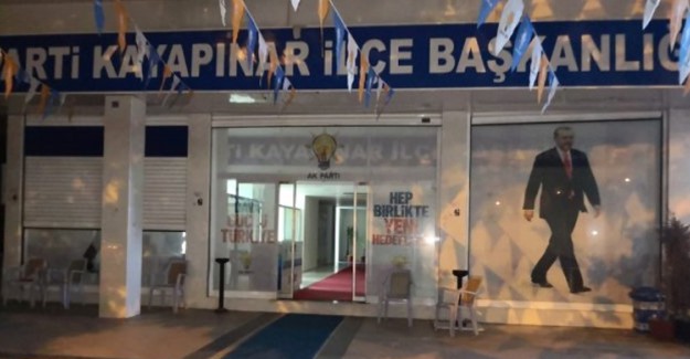 Diyarbakır Kayapınar'da AK Parti İlçe Başkanlığı'na Bombalı Saldırı Yapıldı