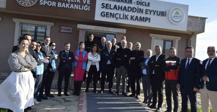 Diyarbakır Valisi Zorluoğlu, Dicle'de Gençlerle Buluştu