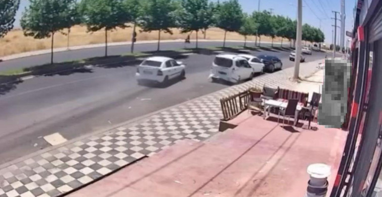 Diyarbakır'da 4 aracın karıştığı kaza güvenlik kamerasında görüntülendi