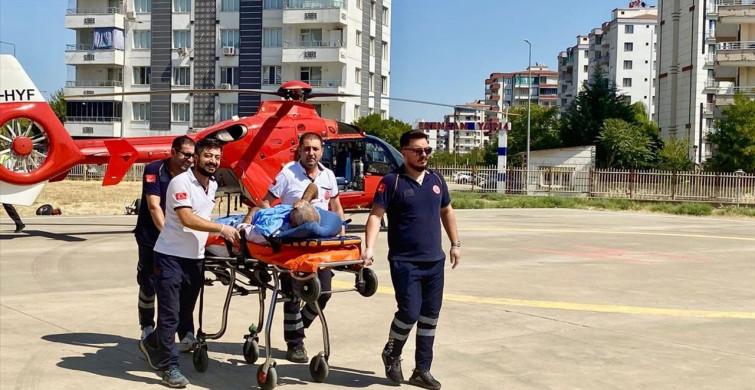 Diyarbakır'da 74 Yaşındaki Hasta Ambulans Helikopterle Hastaneye Taşındı
