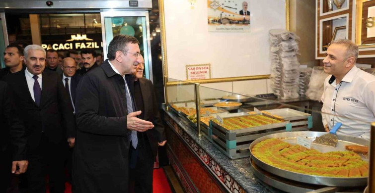 Diyarbakır'da Cevdet Yılmaz'dan Meşhur Kadayıfçı Ziyareti