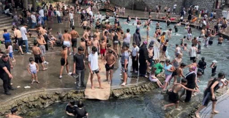 Diyarbakır'da çocuklar tarihi Anzele suyuna koştu