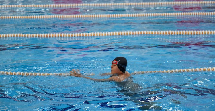 Diyarbakır'da Engelliler Günü Yüzme Etkinliği