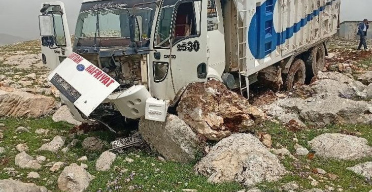Diyarbakır'da Freni Boşalan Hafriyat Kamyonu Kaza Yaptı