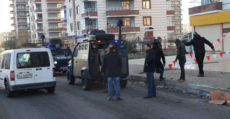 Diyarbakır’da Genç Kız Evinin Önünde Ölü Bulundu