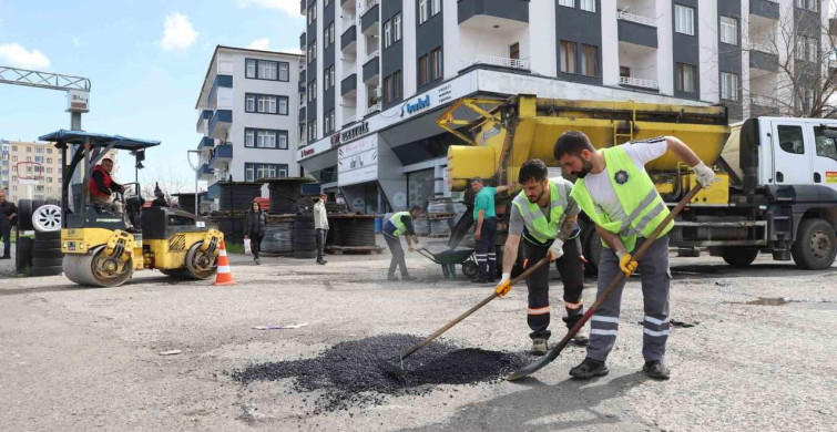 Diyarbakır'da Hasarlı Yollara Asfalt Seferberliği Başladı