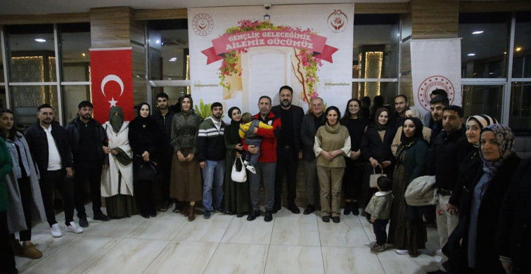 Diyarbakır'da İftar Programında Genç Çiftler Buluştu