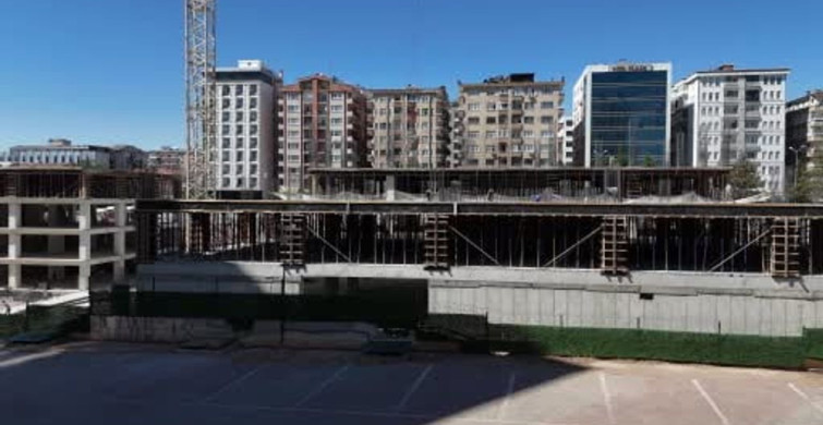 Diyarbakır'da inşaat ustaları zorlu hava koşullarında çalışıyor