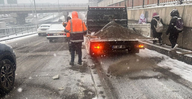 Diyarbakır'da Karla Mücadele Çalışmaları Devam Ediyor